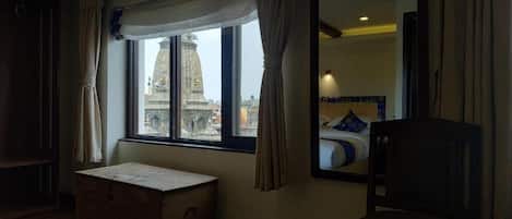 Executive Suite, Balcony, City View | In-room safe, soundproofing, free WiFi