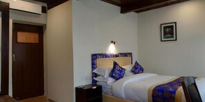 Quarto casal luxo, vista para a cidade | Cofres nos quartos, quartos à prova de som, Wi-Fi de cortesia