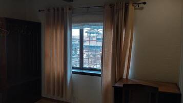 Habitación doble Deluxe, vista a la ciudad | Interior