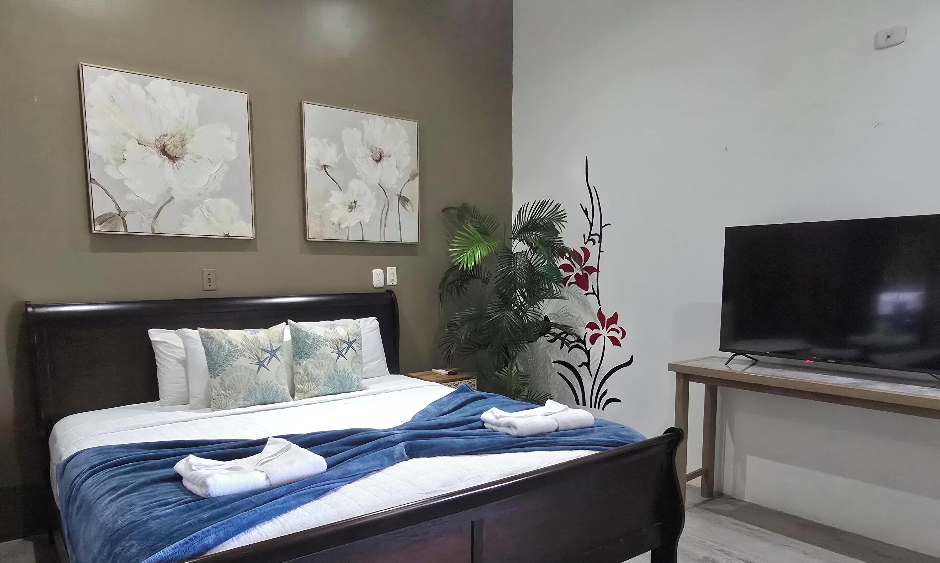 Iron/ironing board, Internet, bed sheets