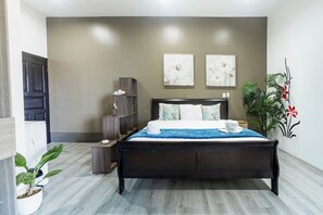 Iron/ironing board, Internet, bed sheets, wheelchair access - Suite 7 Economic Option Manuel Antonio (Other)