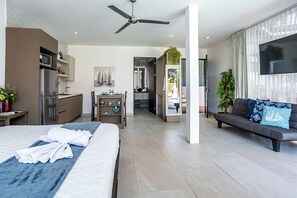 Iron/ironing board, internet, bed sheets, wheelchair access - Suite 2  Ocean Pool View Hotel Costa Rica (Manuel Antonio)