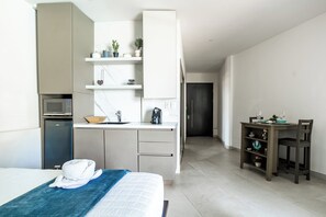 Iron/ironing board, internet, bed sheets, wheelchair access - Suite 3  Pool Ocean View Room Costa Rica (Manuel Antonio)