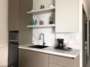 Fridge, microwave, stovetop, coffee/tea maker - Suite 3  Pool Ocean View Room Costa Rica (Manuel Antonio)