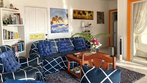 TV - OASIS Villa Hidden Tropical Retreat in Karon (Karon)
