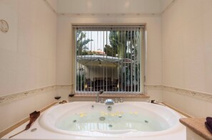 Shower, jetted bath, hair dryer, towels