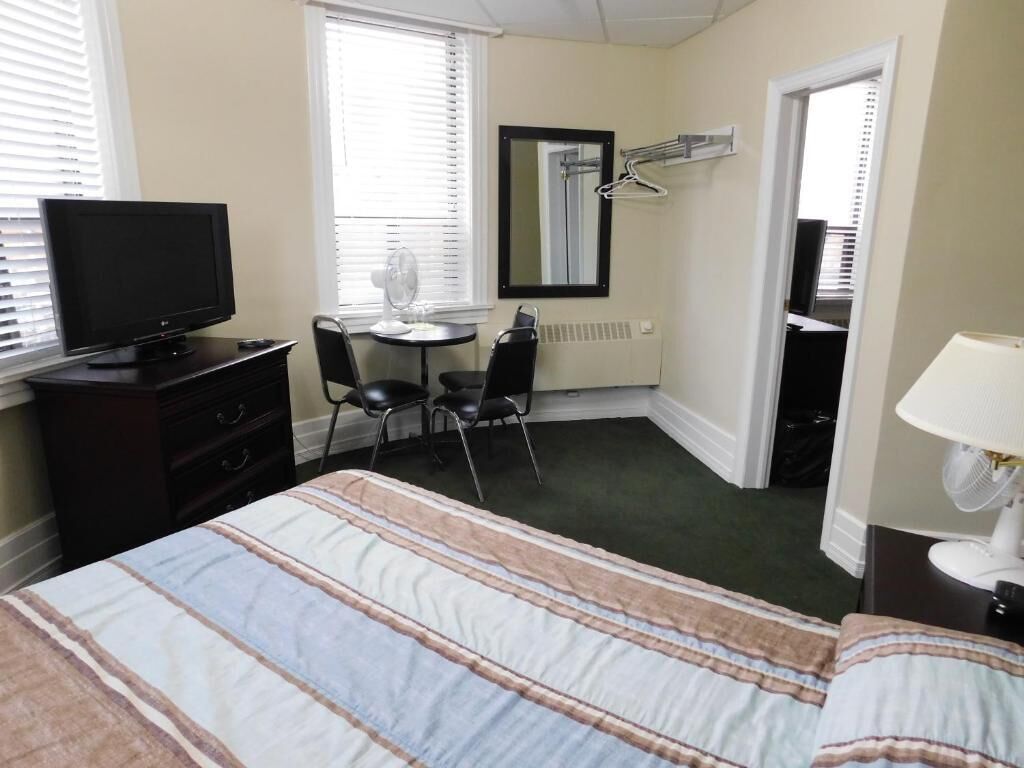 Desk, laptop workspace, WiFi (free)