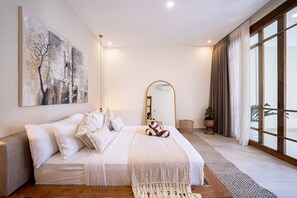 In-room safe, blackout curtains, iron/ironing board, free WiFi - Villa Ume (Munggu)