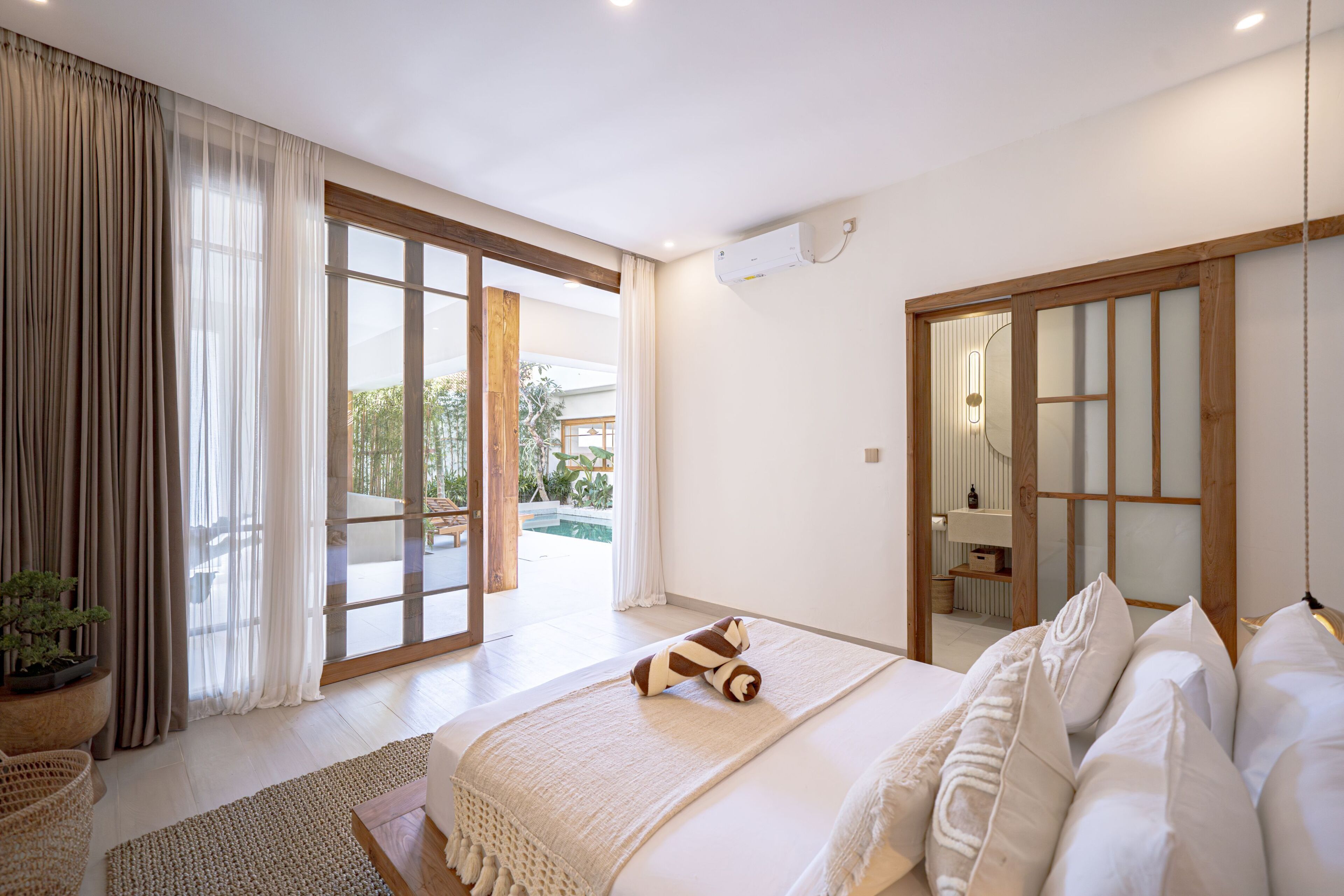Vila, 3 kamar tidur, kolam renang pribadi, pemandangan kolam renang | Brankas, tirai kedap cahaya, setrika/meja setrika, dan Wi-Fi gratis