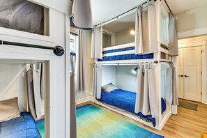 Iron/ironing board, Internet, bed sheets - Families Welcome! Houghton Lake Escape w/ Foosball (Houghton Lake)
