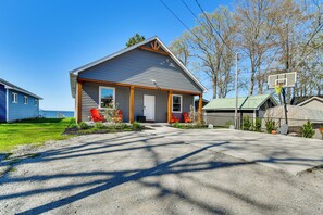 Exterior - Families Welcome! Houghton Lake Escape w/ Foosball (Houghton Lake)