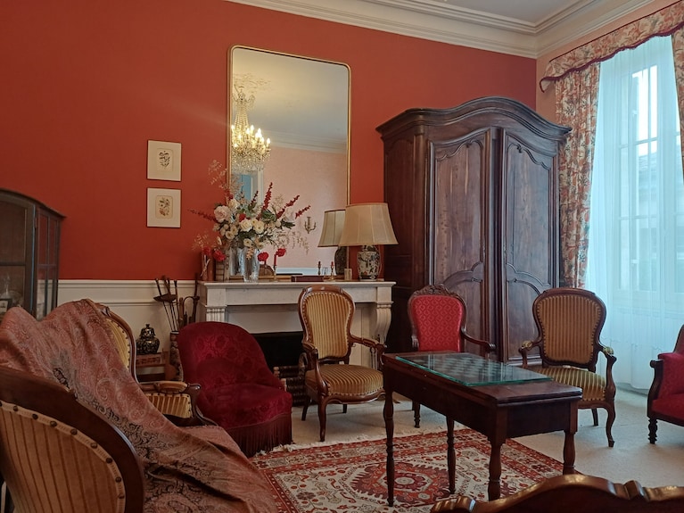 Clos Peyredoulle: 4-star Hotel With A Pool, Billiards, And Grounds - Blaye