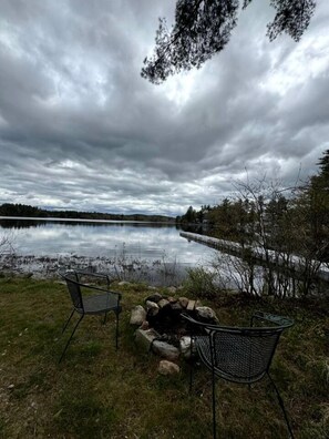 Property grounds - Lakefront Cottage for a Romantic Weekend Getaway near Manchester, New Hampshire (Northwood)