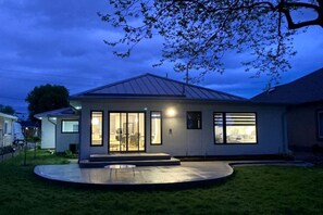 Unclassified image, 3 of 48, button - Cute Modern Style Beach Close Cottage in Leamington, Ontario (Leamington)