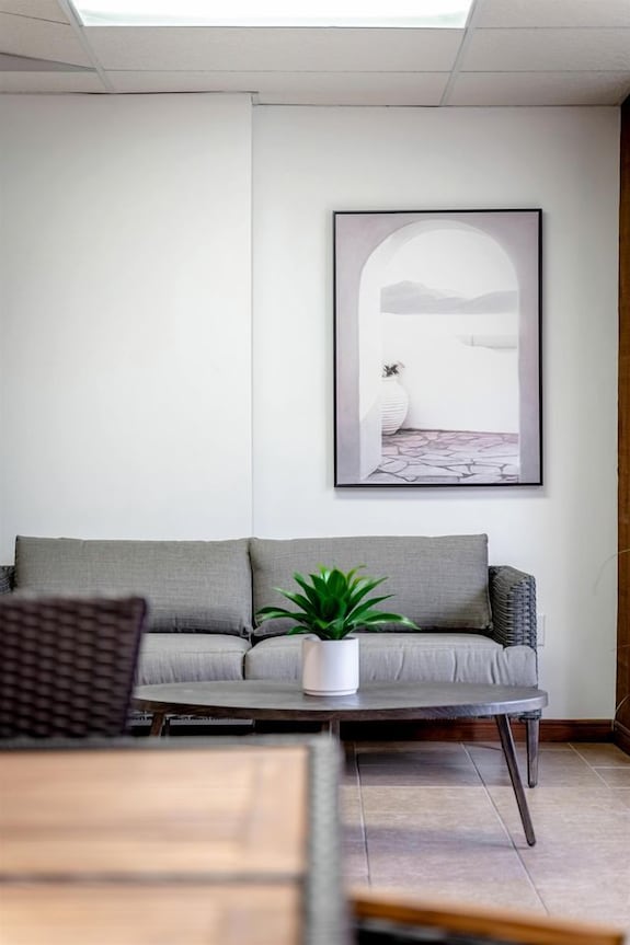 Relaxing Luxury Stay With Spa Bath, Pool Loungers & Outdoor Fire Pit In Ontario, Canada - Kingsville