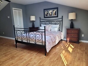 3 chambres, bureau, lit de bébé portatif, Wi-Fi