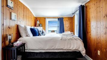Desk, iron/ironing board, WiFi, bed sheets