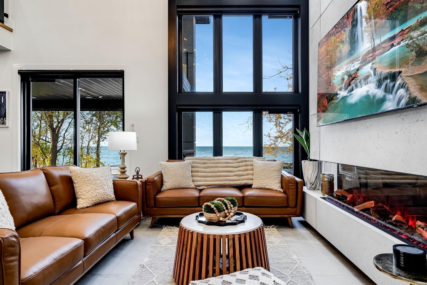 TV, fireplace