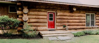 Beautiful Spacious Log Cabin Surrounded by Nature for a Peaceful Family Vacation in Prince Edward, Ontario