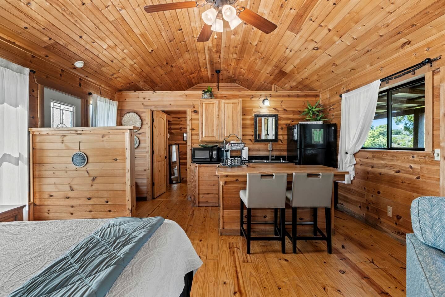1 bedroom, desk, iron/ironing board, WiFi