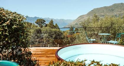 Magical Queenstown Cabin with Lake Views