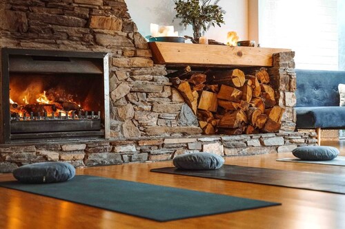 Magical Queenstown Cabin with Lake Views