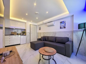 Living area - 2 - IFESTOS Suite by SDR (Paralia)