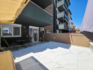 Outdoor dining - 2 - IFESTOS Suite by SDR (Paralia)