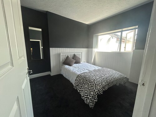 Cosy, spacious apartment central to the beautiful countryside of Carmarthenshire