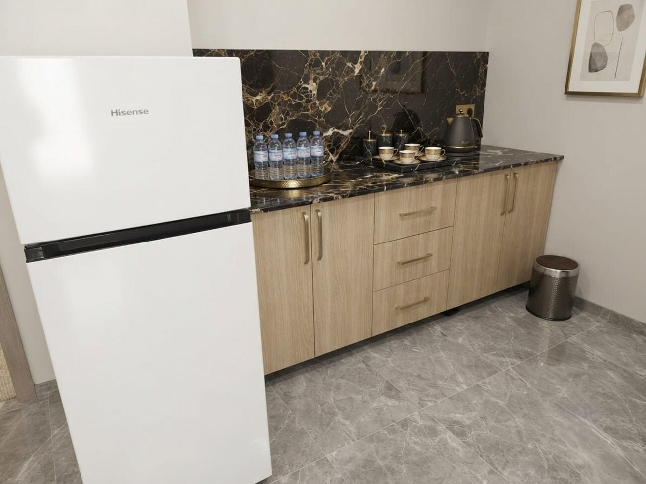 أغطية فراش متميزة ومكتب ومساحة عمل للكمبيوتر المحمول