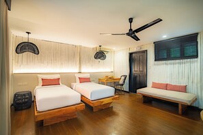 Villa Familiale, balcon, vue plage | Espace de travail pour ordinateur portable, fer et planche à repasser