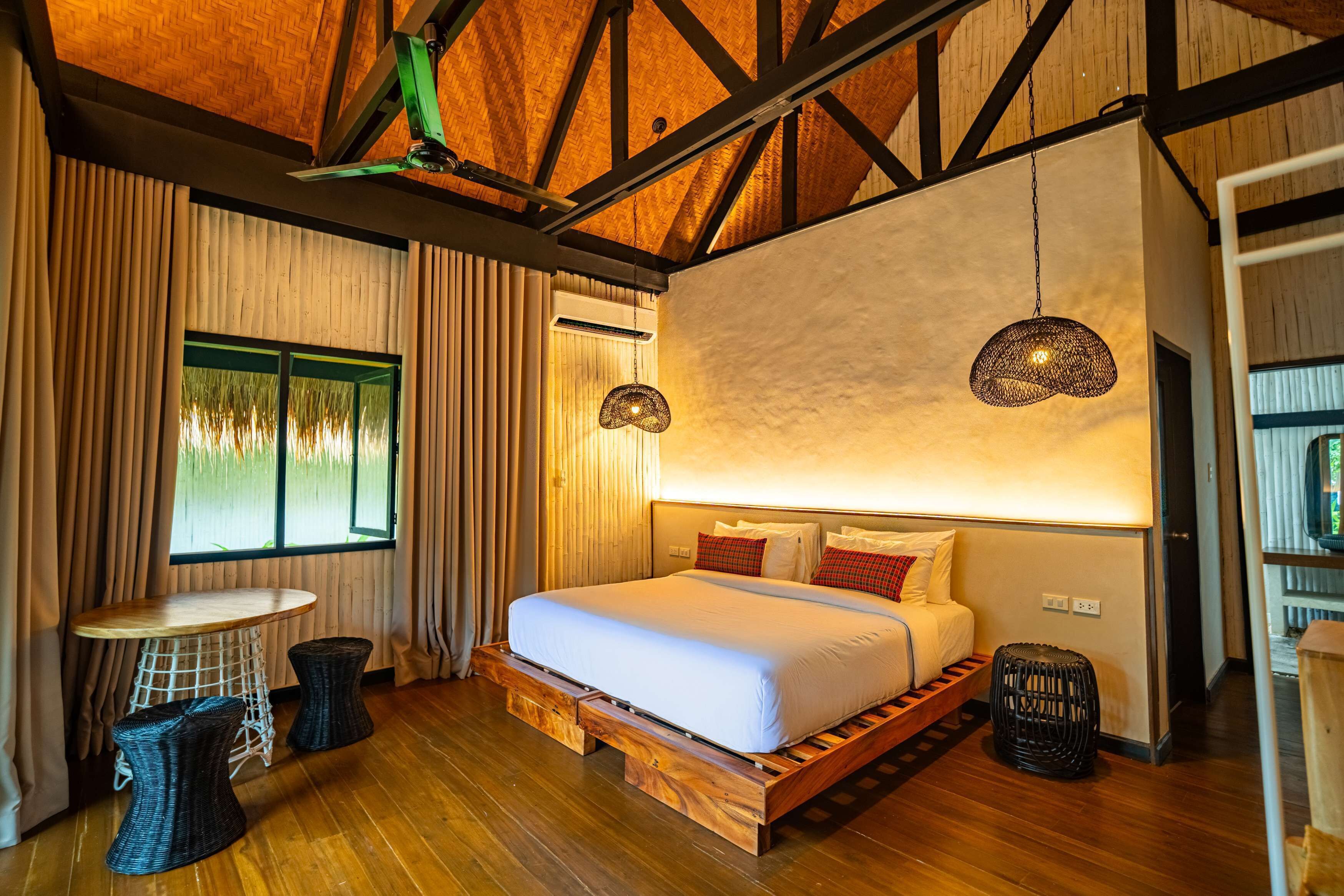 Ocean Villa | Laptop workspace, iron/ironing board, free WiFi