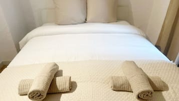 1 slaapkamer, een strijkplank/strijkijzer, gratis wifi, beddengoed