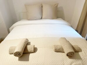 1 habitación, tabla de planchar con plancha, wifi gratis y ropa de cama 