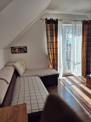 Deluxe Studio, Hill View | WiFi (free)