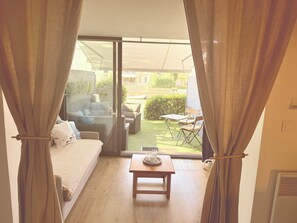 Smart TV - Studio with terrace, marina, and pool in Port Cogolin (Cogolin)