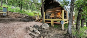 Secluded Glamping Retreat with Forest Trails Near Mount Rushmore in the Black Hills, South Dakota