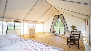 1 bedroom, desk, iron/ironing board, WiFi