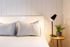1 bedroom, desk, WiFi, bed sheets