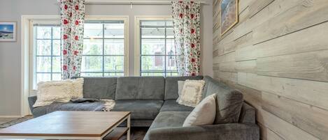 Standard Duplex, 3 Bedrooms, Sauna, Slope side | Living area