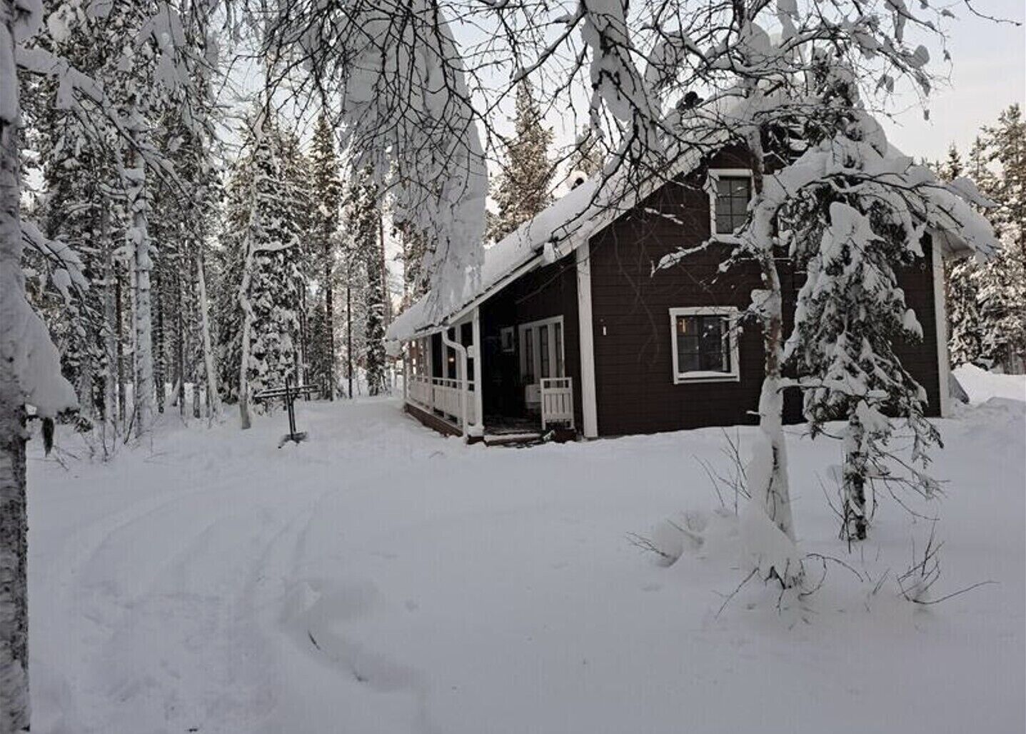 Standard-paritalo, 3 makuuhuonetta, sauna, rinteen puolella | Ulkopuoli