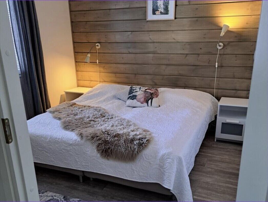 Standard-paritalo, 3 makuuhuonetta, sauna, rinteen puolella | Työpöytä, kannettavalle tietokoneelle sopiva työtila, pimennysverhot