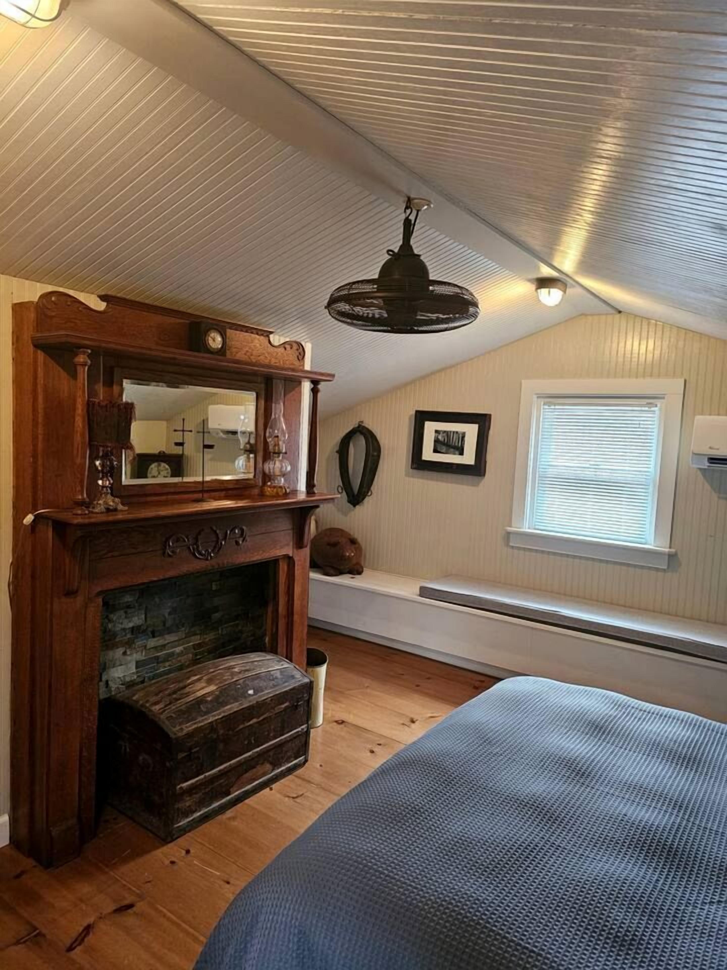 1 habitación, escritorio, tabla de planchar con plancha y wifi 