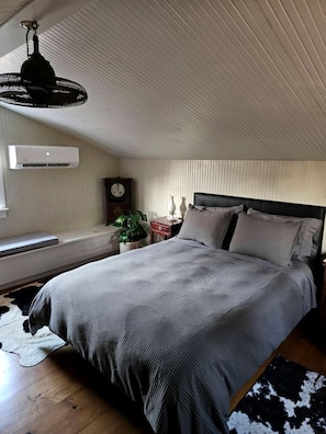 1 bedroom, desk, iron/ironing board, WiFi