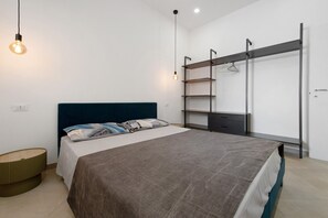 WiFi, bed sheets