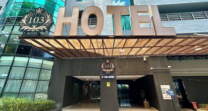 103 Hotel by manatidur