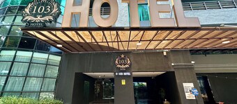 103 Hotel by manatidur