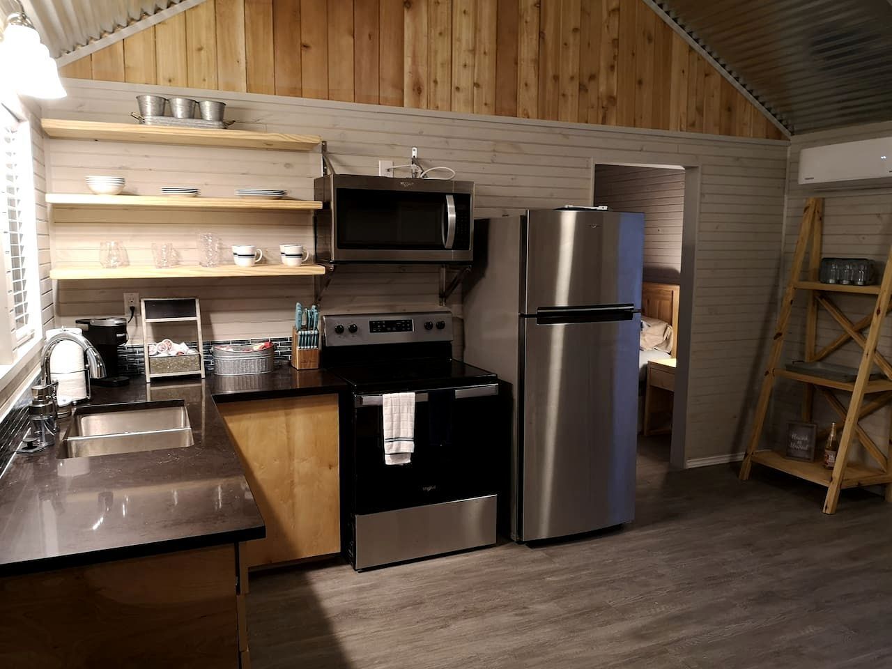 Coffee/tea maker, fridge, microwave, oven