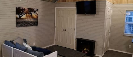 TV, fireplace