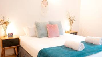 7 Schlafzimmer, Schreibtisch, Bügeleisen/Bügelbrett, WLAN